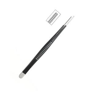 Pinces chirurgicales Debakey en acier inoxydable, conception atraumatique, manipulation précise pour les procédures vasculaires et l'utilisation chirurgicale générale - Product Image 1