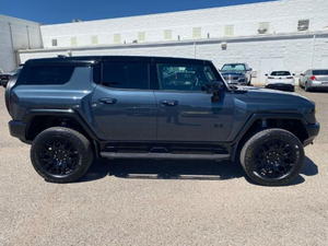 Vehículo Utilitario Deportivo 4x4 de Nueva Energía, Tamaño Completo, 2025, 2X Performance, Batería de 90-110 kWh - Product Image 4