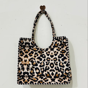 Bolso Tote Acolchado Mediano Hecho a Mano para Mujer, de Algodón Indio, Color Sólido, con Cadenas, Bolso de Hombro Abierto, con Espacio Extra para Viajes de Verano - Product Image 1