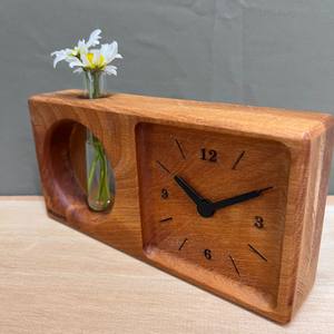 Reloj de mesa hecho a mano con madera de primera calidad, añade un encanto atemporal que complementa tanto los interiores modernos como los tradicionales. - Product Image 6