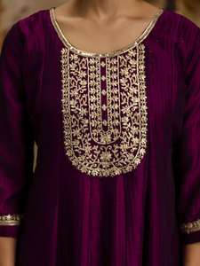 ชุดอนาร์กาลีผ้าไหมผสมปักลายสำหรับผู้หญิงสมัยใหม่ พร้อมกางเกงและผ้าคลุมไหล่ สำหรับงานเทศกาลและงานเฉลิมฉลอง จำหน่ายในปริมาณมาก - Product Image 6