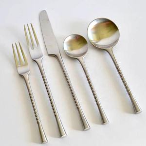 Juego de cubiertos chapados en oro de acero inoxidable con estilo moderno Mango de diseño de bambú hecho a mano informal - Product Image 5