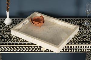 Elegante bandeja de incrustaciones de hueso de diseñador de madera redonda blanca elegante decoración del hogar hecha a mano y pieza de servicio hecha a mano de La India - Product Image 2