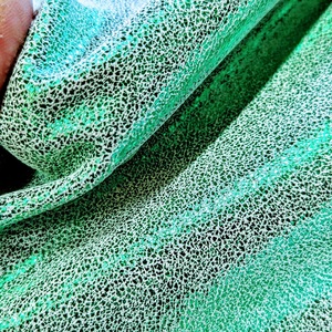 Cuero Laminado con Efecto Metálico de Piel de Vaca CRACKED JESSY - Textura Fragmentada Brillante con Certificación REACH para Zapatos y Bolsos de Lujo - Product Image 4