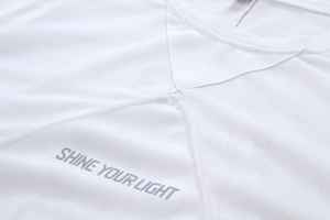 T-shirt Laser Technic Glow Glow in the Dark avec logo personnalisé pour homme - Product Image 3