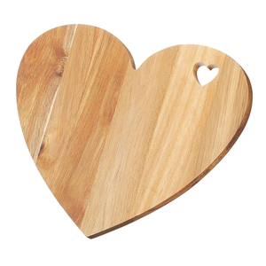 Tabla de Cortar de Madera Maciza en Forma de Corazón, Hecha a Mano por Artesanos, de Primera Calidad, Apta para Lavavajillas - Product Image 3