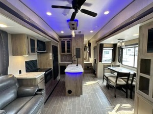 Used 2021 F-o-r-e-s-t R-i-v-e-r A-r-c-t-i-c W-o-l-f 3550S-U-I-T-E Caravan RV Trailer 4x4 Travel - Product Image 6