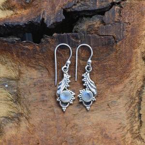 พลอยมูนสโตนสีน้ำเงินรูปไฟเครื่องประดับอินเทรนด์เป็นของขวัญที่สมบูรณ์แบบสำหรับคู่รักต่างหูเงินแท้สีทึบ925ของผู้หญิง - Product Image 2