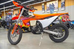 Disponibles 2024 350 XW-F Motocicletas Enduro Nuevas en Stock - Product Image 2