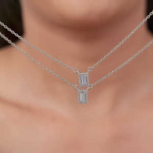 Collier superposé baguette argenté radiant, élégant et tendance pour un style chic au quotidien - Product Image 5