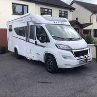 Camping-car, caravane - Construction en aluminium et acier, 4-6 passagers, charge utile de 3500 kg, 5 m, bleu foncé/gris, EURO 5