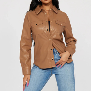 T-shirts pour femmes de style streetwear, conçus sur mesure dans des couleurs unies, fabriqués en cuir PU, design tendance 2025, chemise en cuir pour femmes - Product Image 2