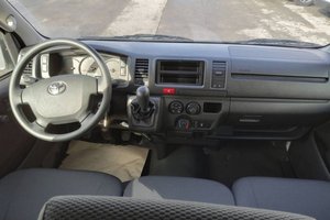 รถยนต์มือสองคุณภาพดีราคาประหยัด ปี 2021 โตโยต้า ไฮเอซ หลังคาเรียบ เครื่องยนต์ดีเซล 2.5 ลิตร เกียร์ธรรมดา พวงมาลัยซ้าย - Product Image 2