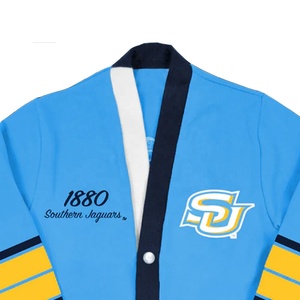 Cardigan à col en V pulls respirants Patchwork motif bleu ciel or sororités Style universitaire Ajoutez vos logos personnalisés - Product Image 2