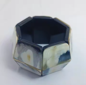 Brazalete Cuerno Brazaletes de cuerno hechos a mano Natural Elegante y único por Artesanías de media luna - Product Image 2