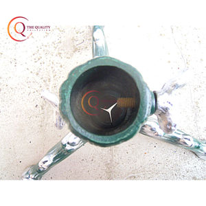 Support d'arbre de Noël en métal de qualité supérieure pour arbres naturels Cadre vert lourd avec vis Couleur verte et blanche Meilleur support d'affichage - Product Image 4