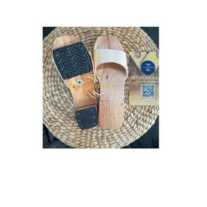 Sandales plates en soie avec semelle extérieure en PVC recyclable et jetable, sabots vietnamiens traditionnels pour Ao Dai Vietchoice - Product Image 1