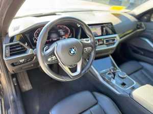 Magnifique BMW Série 330i xDrive AWD 2023 Grise, Conduite à Gauche, Occasion, Toit Ouvrant, Démarrage à Distance, Sièges en Cuir, Jantes en Alliage - Product Image 5