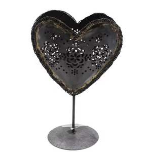 Soporte de vela de hierro en forma de corazón grande, acabado Gris oxidado, soporte de luz en T único, diseño moderno hecho a mano para decoración del hogar - Product Image 1