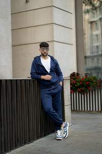 ชุดวอร์มผ้าฝ้ายขนแกะมีฮู้ดสำหรับผู้ชายชุดวิ่งชุดวอร์มผ้าฝ้ายขนแกะมีฮู้ดสองชิ้นแบบ450GSM เข้มชุดปักลายสีน้ำตาลเข้ม - Product Image 2