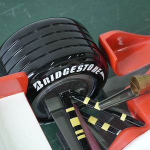 ประติมากรรมรถแข่งทำจากไฟเบอร์กลาส <span class=keywords><strong>F1</strong></span>-แบบจำลองการแสดงผลสูตรสีแดงสำหรับโชว์รูมและอีเวนต์ - Product Image 5