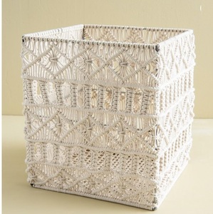 Panier de rangement en macramé robuste mais doux avec texture artisanale pour une organisation compacte de la maison et un attrait visuel - Product Image 1