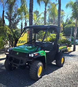 Véhicule utilitaire à essence John Deere Gator XUV835M d'occasion 2025 très demandé à vendre, idéal pour le travail quotidien. - Product Image 1