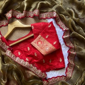 Saree en soie pure riche et douce avec effet bicolore et bordure de travail à paillettes assortie à un chemisier en soie Dola contrasté - Product Image 2