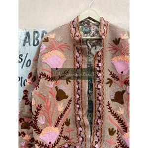 Veste courte d'hiver unisexe manteau textile indien avec tissu Khadi en coton tissé à la main manteau de fête brodé à la main pour les femmes - Product Image 2