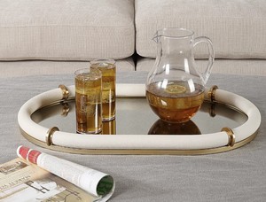 Bandeja de servicio de cuero Bandas chapadas en latón y diseño único moderno interior espejado para bandeja decorativa de mesa para servir - Product Image 5