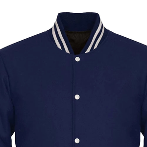 Veste universitaire rouge en laine faite à la main de haute qualité pour homme, style baseball avec manches en cuir - Product Image 4