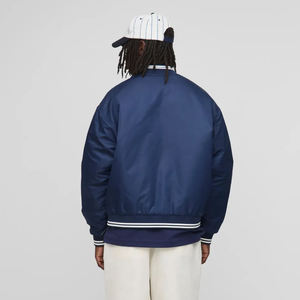 Recién llegado, chaqueta universitaria de satén brillante de poliéster 2025 100% para hombre, chaqueta ligera y cómoda con logotipo bordado personalizado para hombre - Product Image 2