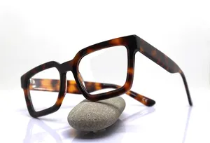 แว่นตาทำมือคลาสสิกคุณภาพพรีเมี่ยมที่ผ่านการขัดเงาอย่างดีเพื่อผิวสัมผัสที่เรียบเนียนกรอบทนทานสำหรับแว่นตาและแว่นกันแดด - Product Image 3