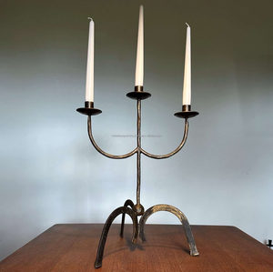 Candelabro de Metal de hierro forjado Vintage para tres velas elegante tipo de pie regalo de Navidad para el hogar - Product Image 1