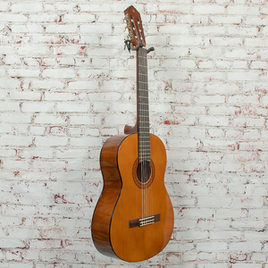 <strong>Yamahas</strong> <strong>C40</strong> With Gig Bag Classical Guitar Nylon Guitar Student Guitar Nylon Strings Original - Product Image 3
