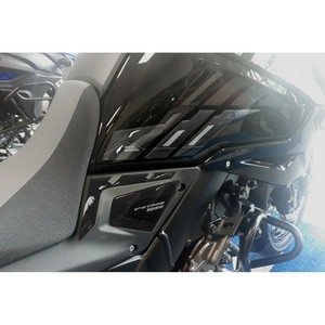 2 Pezzi Protezioni Laterali 3D per Moto Suzuki V-STROM 1050, Copertura Serbatoio Compatibile - Product Image 3