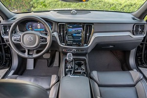 2023 para V60 Recharge AWD Wagonn Turbo Cuero R18 Coche de bajo kilometraje Transmisión automática Volante a la izquierda Gasolina/Combustible Estado - Product Image 5