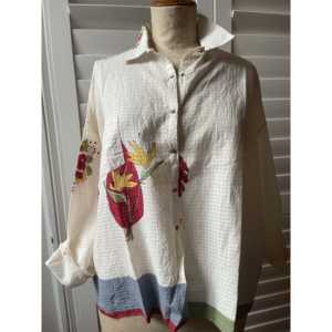 Blusa RASA 79 para Mujer, 100% Lino, Bordado a Mano, Estampado Floral, Diseño Floral Elegante, Uso Diario - Product Image 3