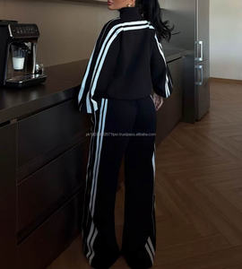 Conjunto Deportivo de Moda con Rayas y Cremallera Completa, Sudadera con Capucha y Pantalones de Chándal Oversize para Mujer con Logotipo Personalizado - Product Image 4
