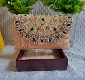 Embragues de yute de diseñador hechos a mano con bordado de cuentas de piedra de cristal, ideales para noches de novia y eventos elegantes - Product Image 5