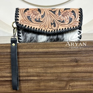 Portefeuille de créateur en cuir et cuir de vachette repoussés à la main avec dragonne Porte-monnaie de grande capacité pour femmes Parfait pour la mode occidentale - Product Image 1