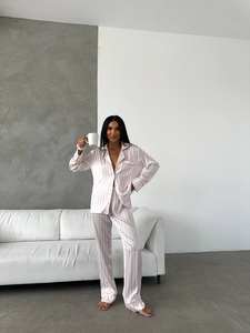 Conjunto de Pijama de Satén para Mujer, Térmico, Liso, Teñido, Suave, Elástico en la Cintura, Camisa de Manga Larga con Botones, Pantalones Cortos, Ropa de Dormir, Ropa de Casa - Product Image 4