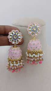 Juego de aretes Meenakari Kundan Jhumka latón pesado imitación perla forma de campana imitación rodio plateado personalizar diseño moderno - Product Image 5