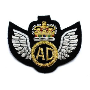 Insignias de bordado de calidad superior OEM MOQ bajo Ropa de talla grande Insignias de bordado a mano Pakistán Venta al por mayor Buen material de cuero - Product Image 2
