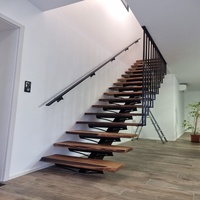 Escalier flottant intérieur commercial de luxe Anewson, en bois massif blanc, préfabriqué, avec poutre centrale monobloc