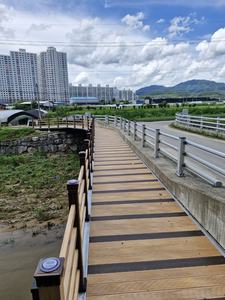 Oferta Imperdible: Tarima de Madera y Plástico Compuesto Antideslizante e Impermeable de Corea, Innovadora, de Fácil Instalación sin Agujeros - Product Image 2