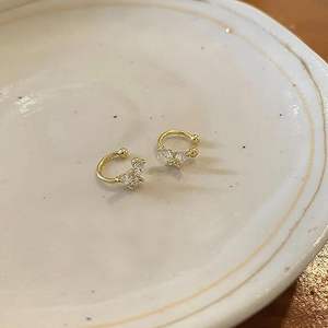 Elegante Clip de Oreja Dorado con Diseño de Mariposa Marquise, Pendientes de Oreja, Regalo para Adolescentes en Oro Puro de 14K con Diamante de Laboratorio - Product Image 6