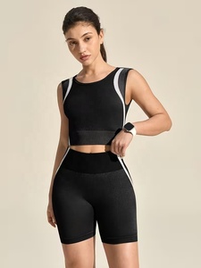 Ensemble de yoga 2 pièces noir pour femme, col rond, dos nageur, crop top, short taille haute, rayures latérales, respirant, sans couture, vente en gros OEM - Product Image 3