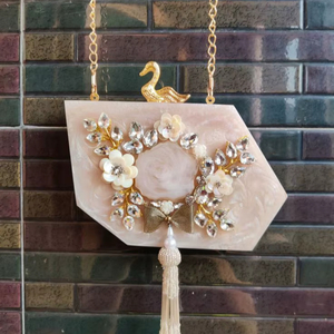 การตกแต่งที่เชื่อมโยงกับคลัทช์เรซินคุณภาพมาตรฐานกระเป๋าดีไซน์เนอร์ที่ไม่ซ้ำใครหรูหราเป็นมิตรกับสิ่งแวดล้อมงานแฮนด์เมดราคาที่ดีที่สุดดีไซน์ตกแต่ง - Product Image 1