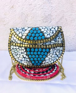 Designer fait à la main en métal mosaïque pochette artisanat traditionnel indien sangle unique dernier plage mode sac à main fait fermeture ouverte - Product Image 5